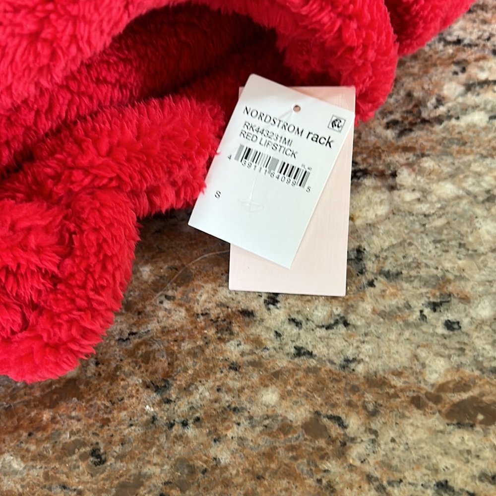 Small, long Robe 100% Polyester - Picture 3 of 5